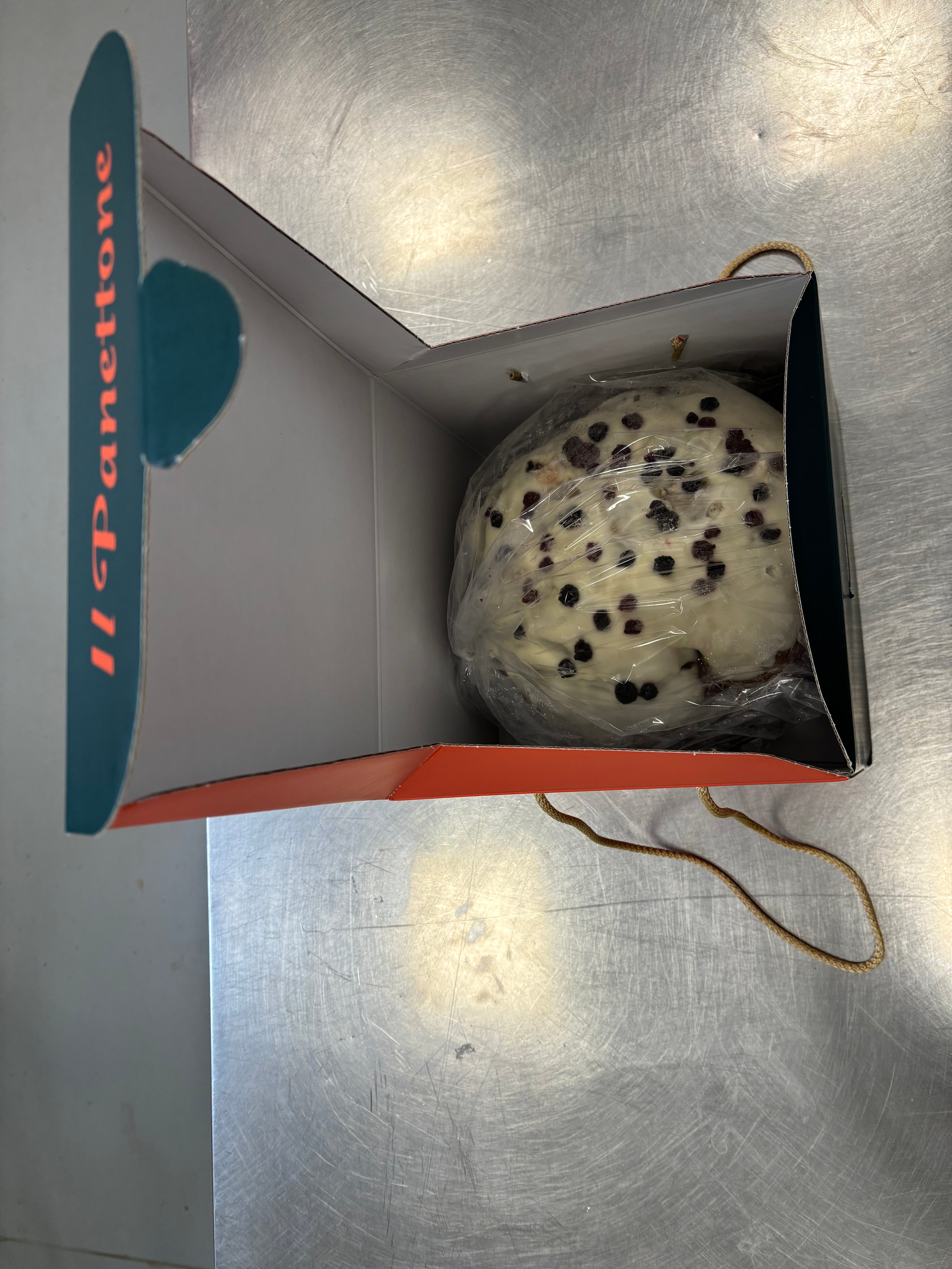 Panettone ai frutti di bosco con l’impasto integrale